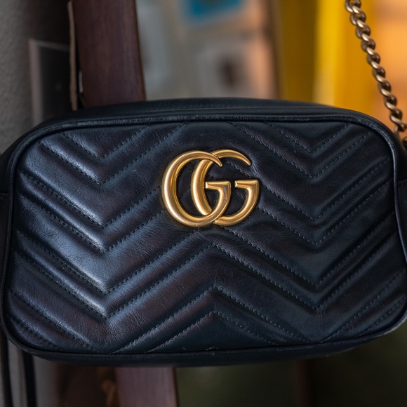 Gucci GG Marmont Small Shoulder Bag in Black - Picture 6 of 11
